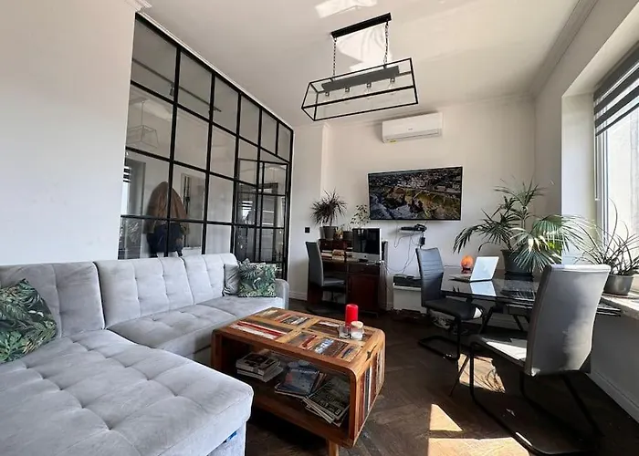 Lux Canada Penthouse