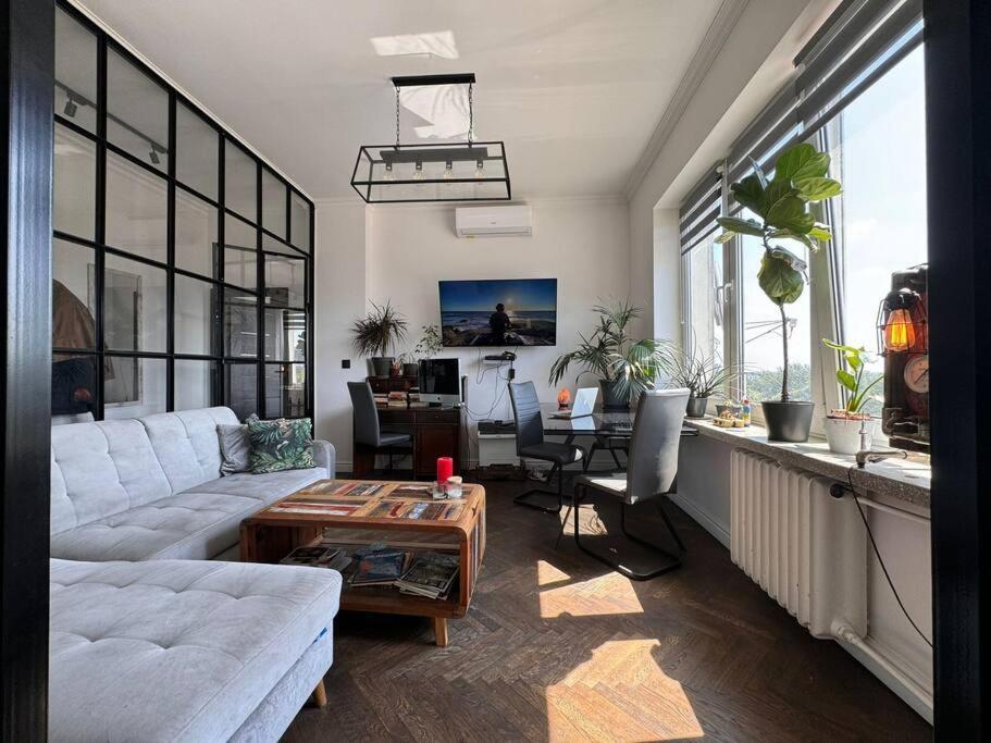Lux Canada Penthouse *